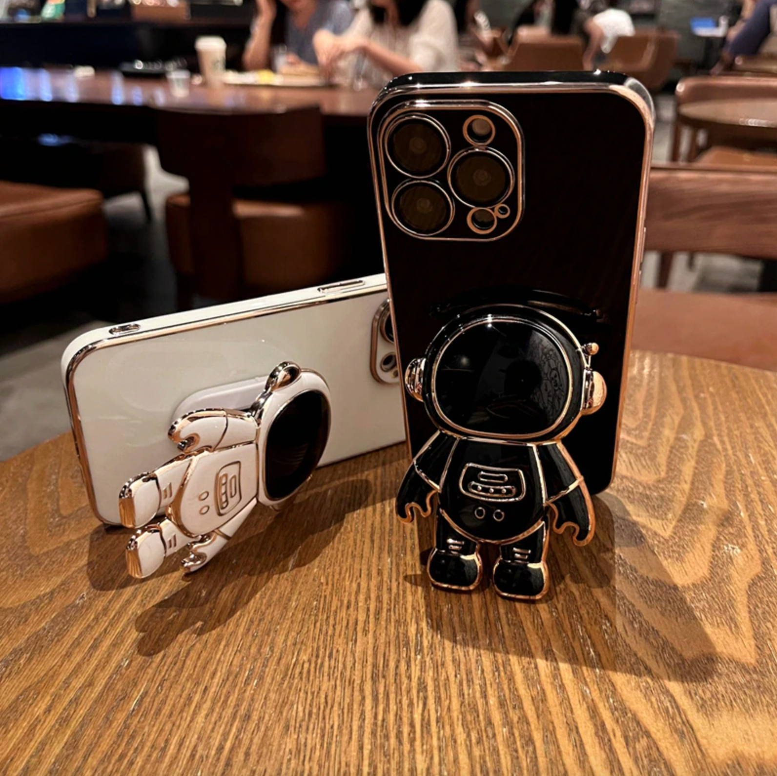 iPhone 14 Series Luxurious Astronaut Bracket Case